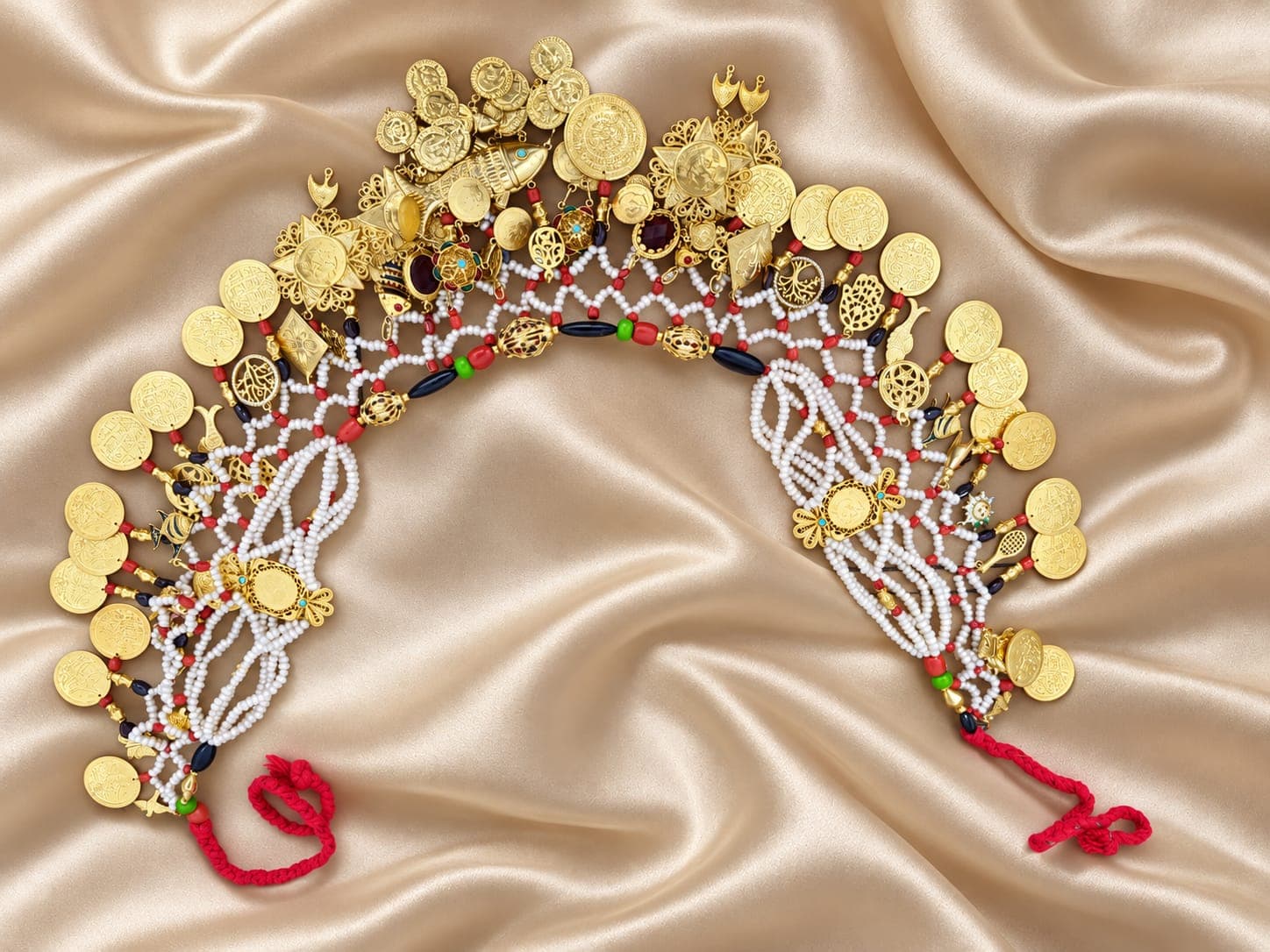 Collier plastron à rangs de pendeloques rondes